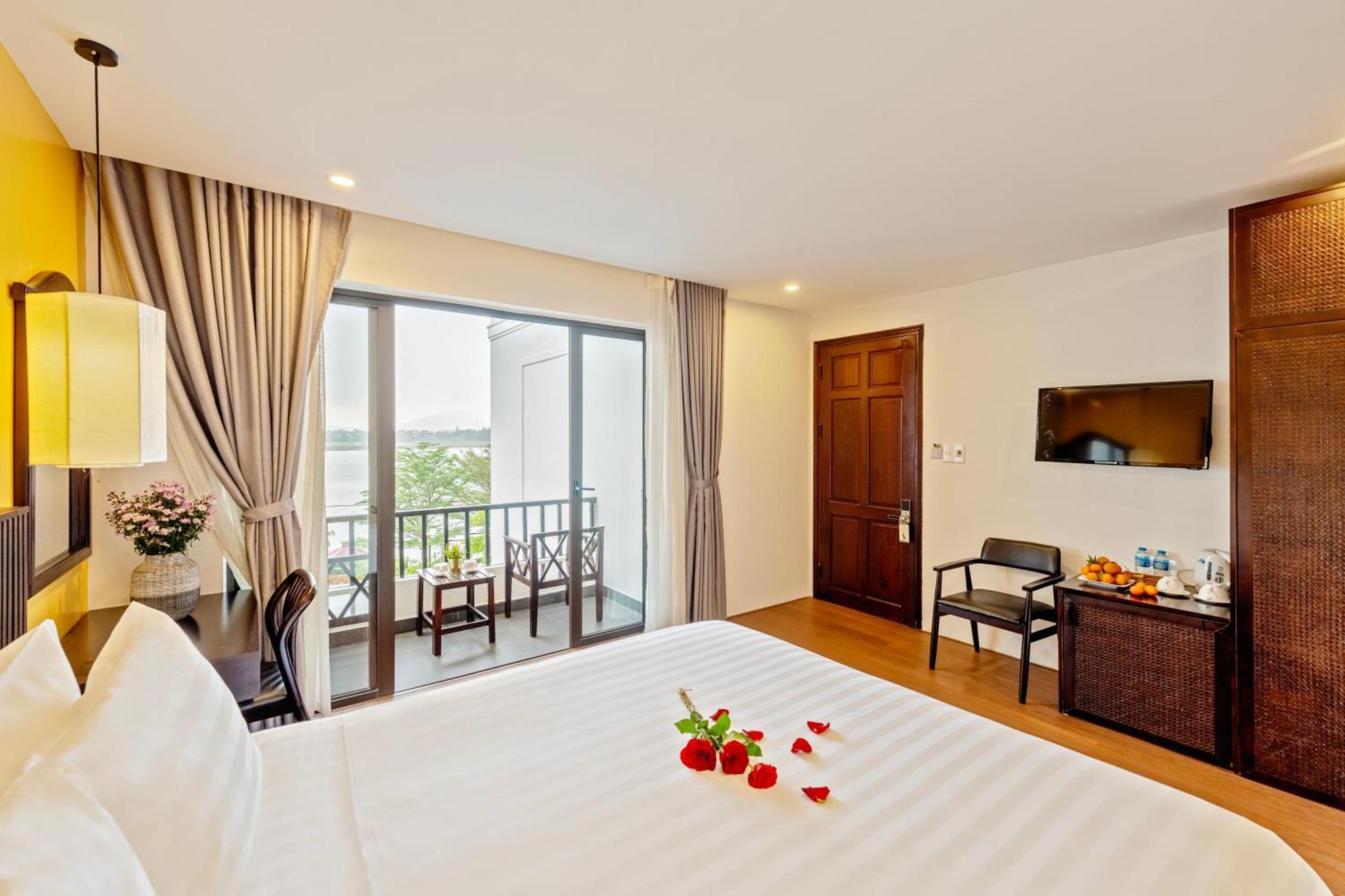 Serene Riverside Hotel Hoi An Exterior photo
