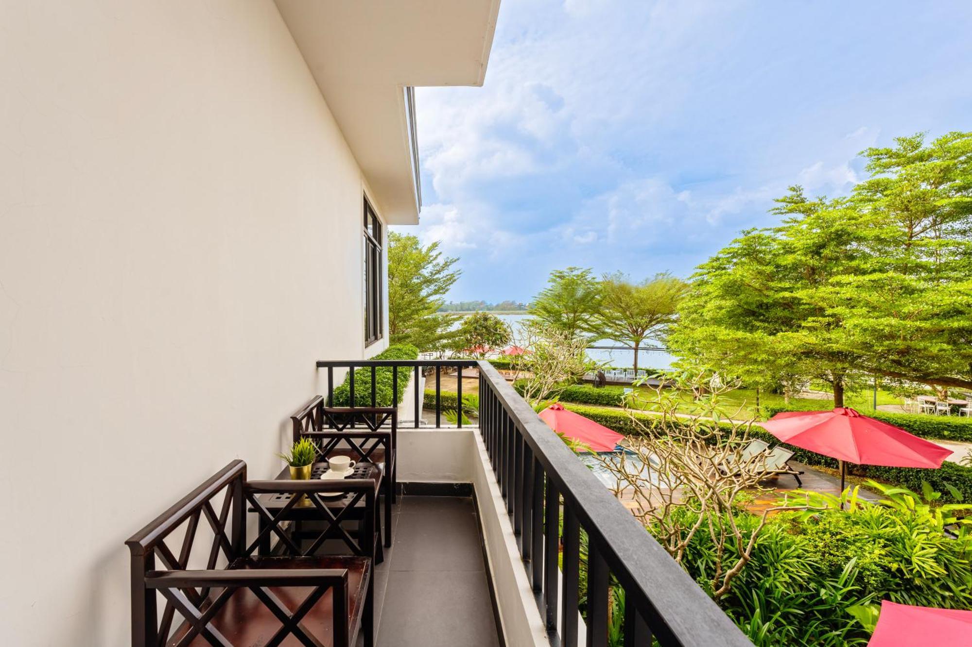Serene Riverside Hotel Hoi An Exterior photo