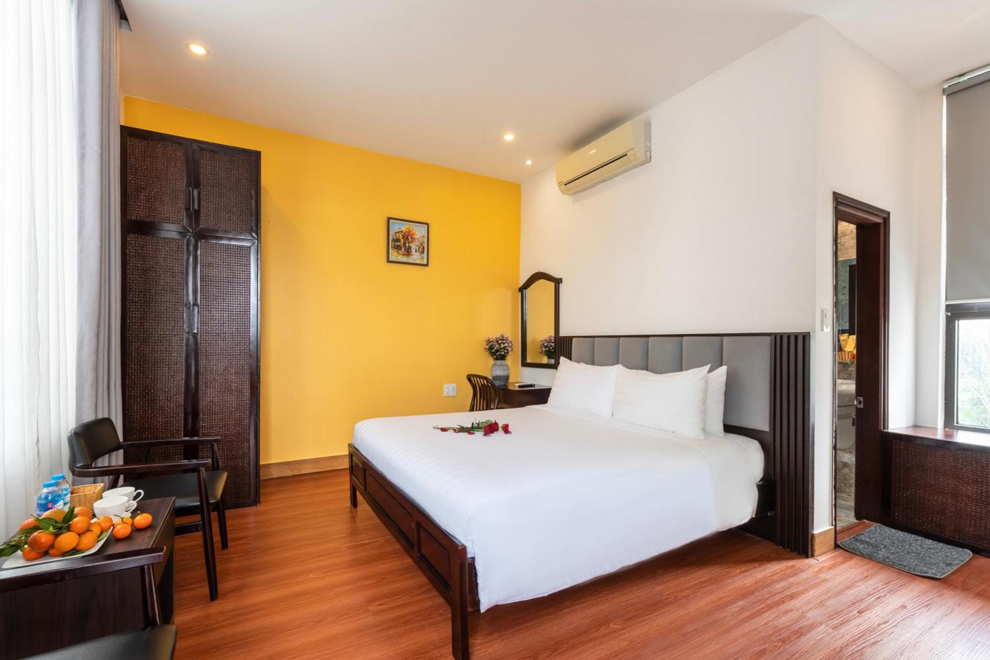 Serene Riverside Hotel Hoi An Exterior photo