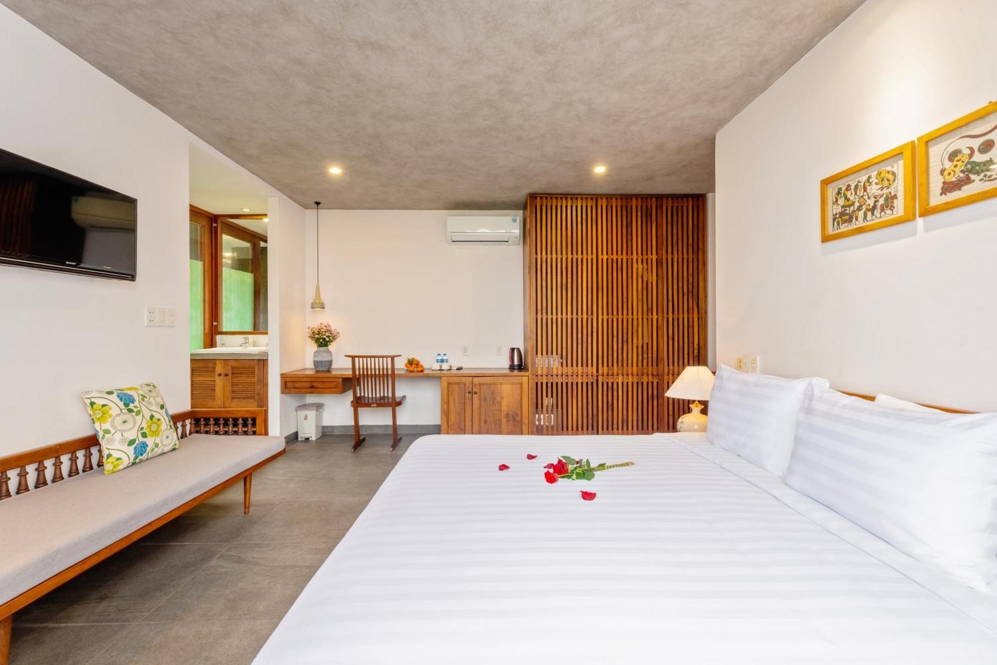 Serene Riverside Hotel Hoi An Exterior photo