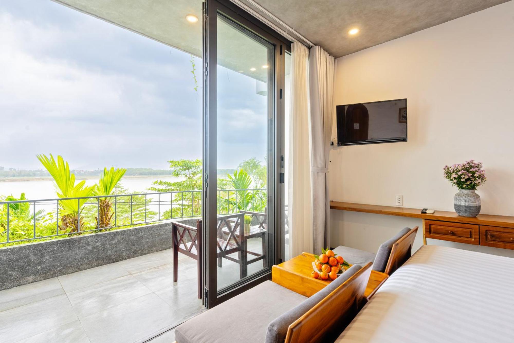 Serene Riverside Hotel Hoi An Exterior photo