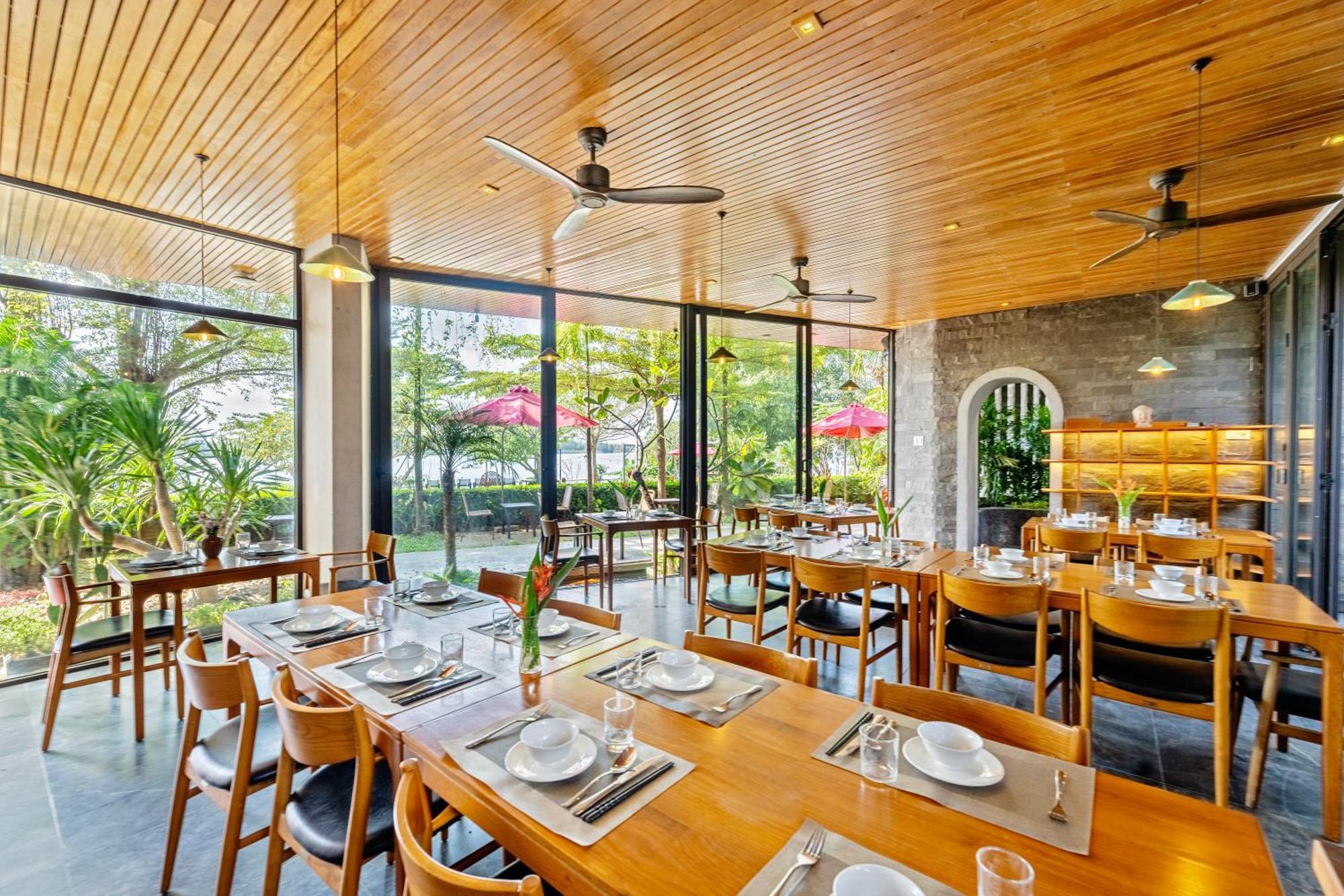 Serene Riverside Hotel Hoi An Exterior photo