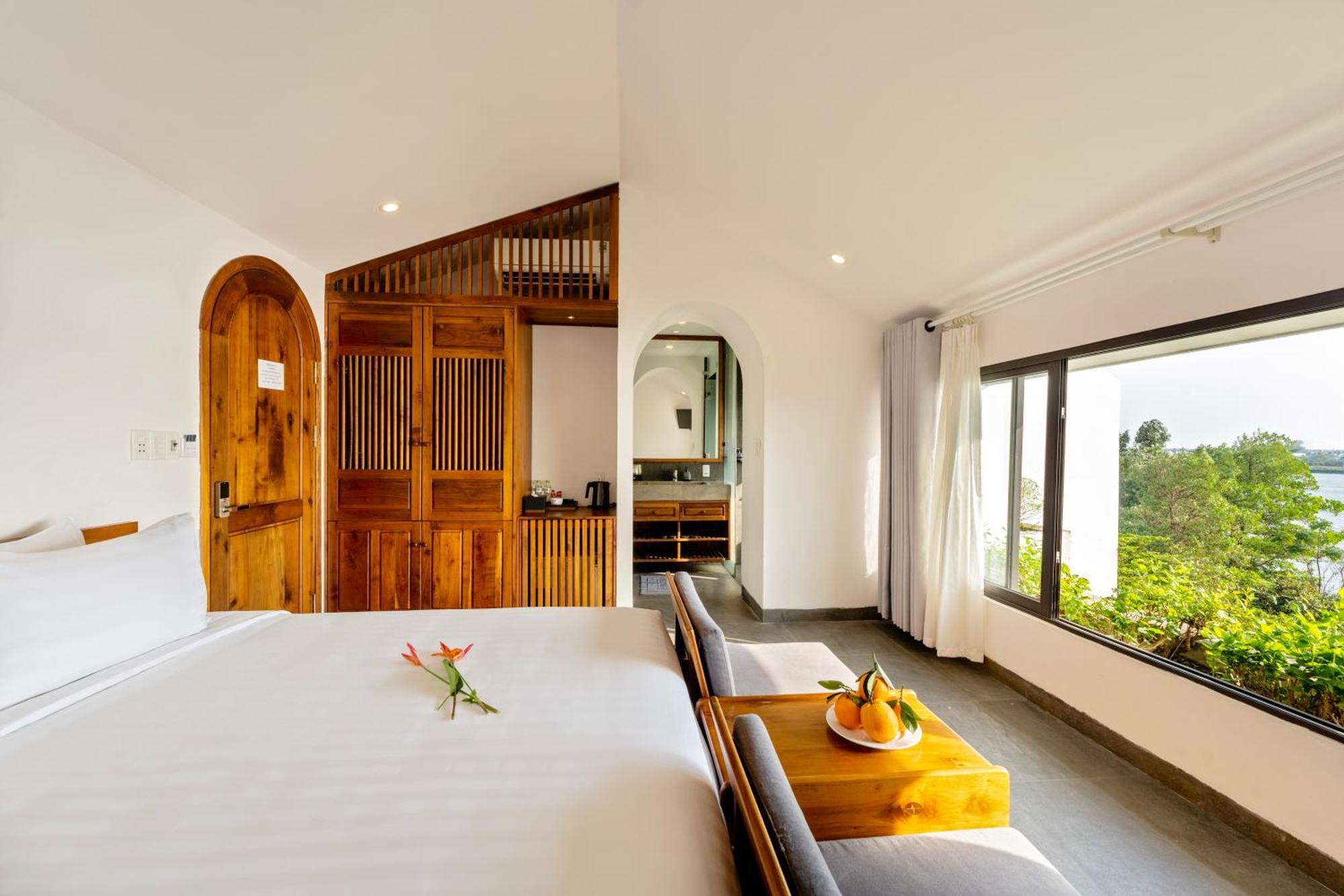 Serene Riverside Hotel Hoi An Exterior photo